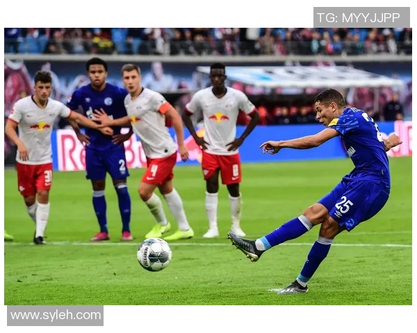 沙尔克04主场大胜莱比锡，保级前景一线希望增大