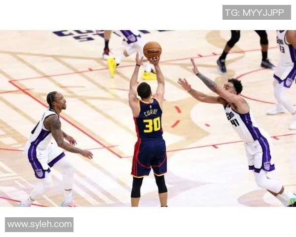 勇士与奇才激战1月25日NBA赛场精彩对决引发球迷热议 勇士与奇才激战1月25日NBA赛场精彩对决引发球迷热议